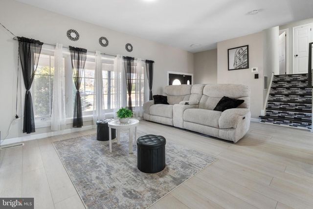 25 LATIMER WAY, Burlington, NJ 08016