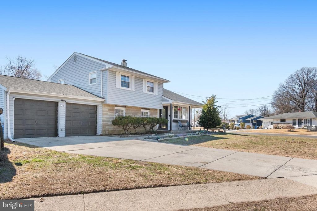 25 LATIMER WAY, Burlington, NJ 08016