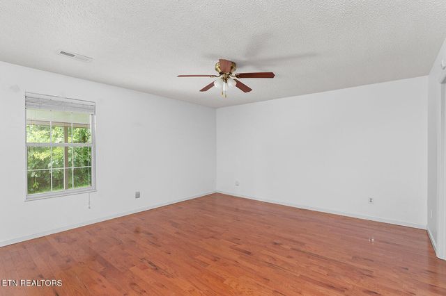 8025 Fenton Way, Powell, TN 37849