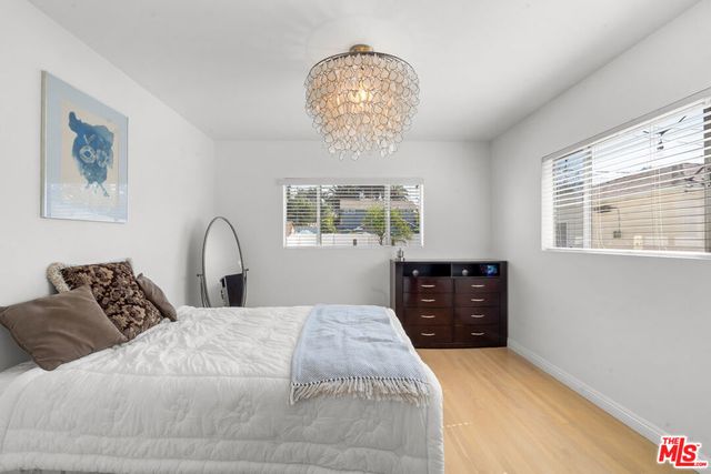 956 4th Avenue, Los Angeles, CA 90019