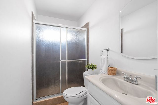 956 4th Avenue, Los Angeles, CA 90019