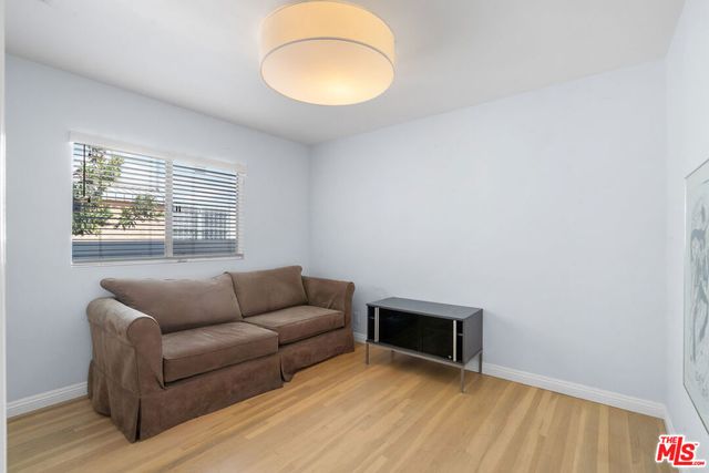 956 4th Avenue, Los Angeles, CA 90019