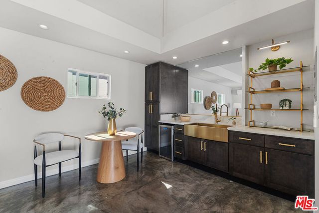 956 4th Avenue, Los Angeles, CA 90019