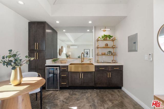 956 4th Avenue, Los Angeles, CA 90019