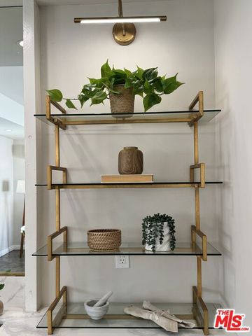 956 4th Avenue, Los Angeles, CA 90019