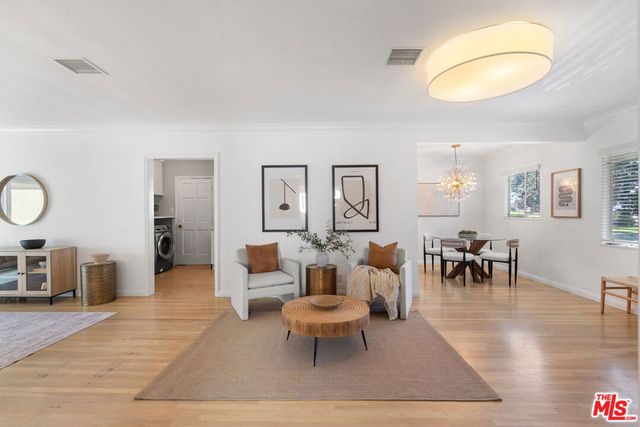 956 4th Avenue, Los Angeles, CA 90019