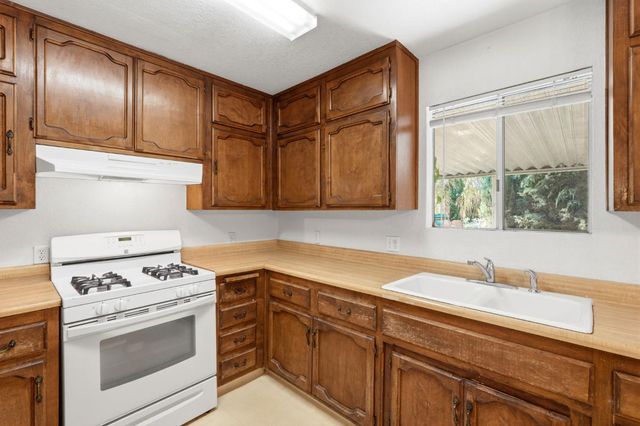 509 West Avenue, Sanger, CA 93657