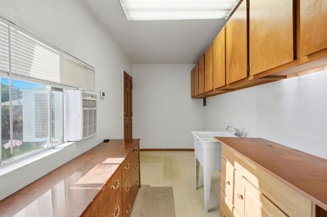 509 West Avenue, Sanger, CA 93657