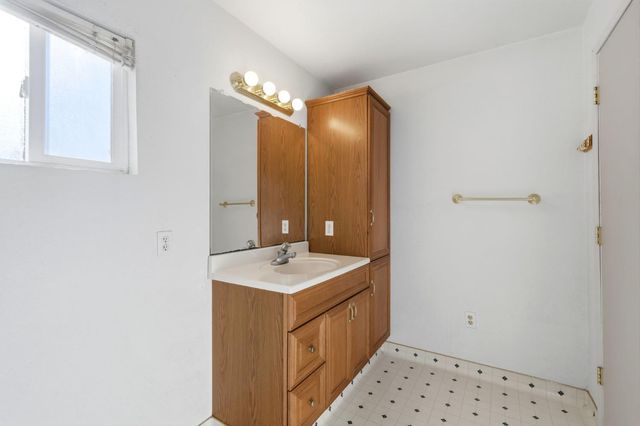 509 West Avenue, Sanger, CA 93657