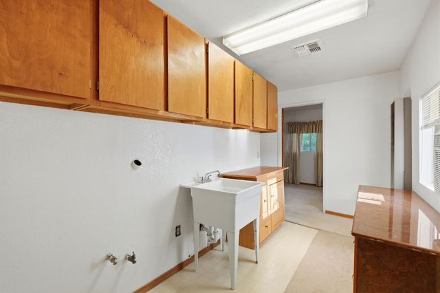 509 West Avenue, Sanger, CA 93657