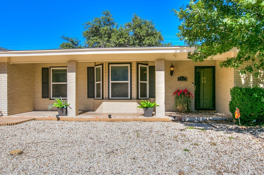 Image 2 of property listing at 2712 Chatterton Dr, San Angelo, TX 76904