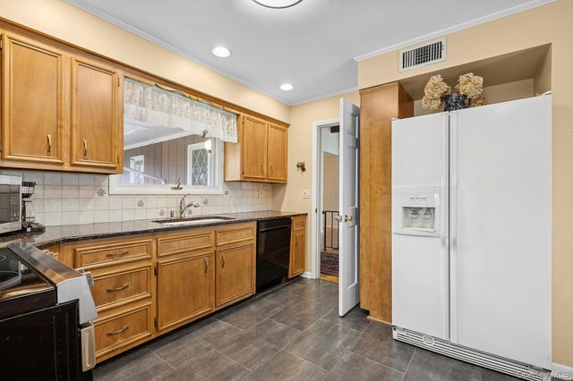 41 Spring Hollow Road, Centerport, NY 11721