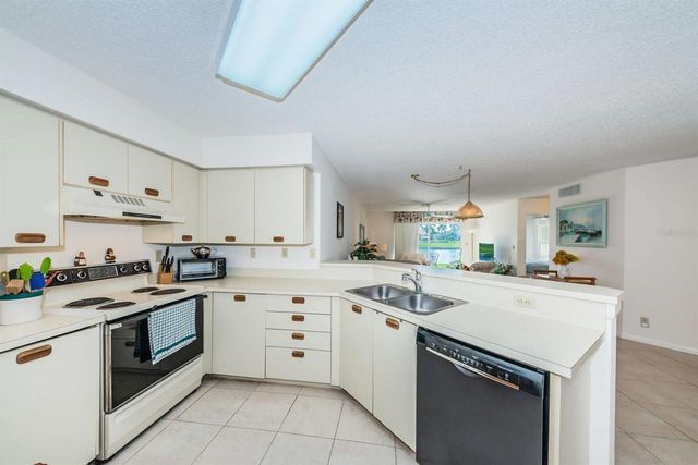 6050 BAHIA DEL MAR CIRCLE 120, St Petersburg, FL 33715