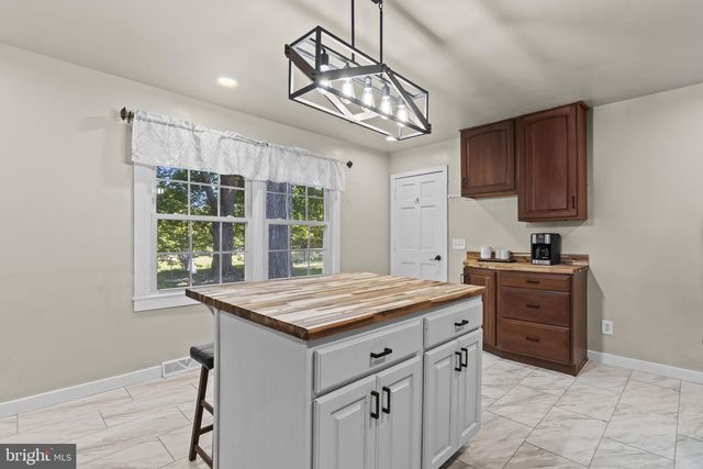 8221 HICKORY DR, King George, VA 22485