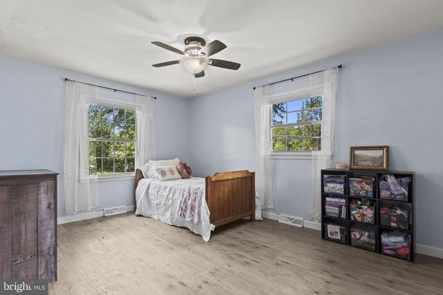 8221 HICKORY DR, King George, VA 22485