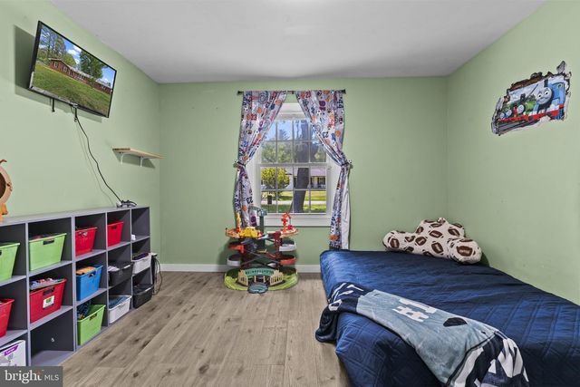 8221 HICKORY DR, King George, VA 22485