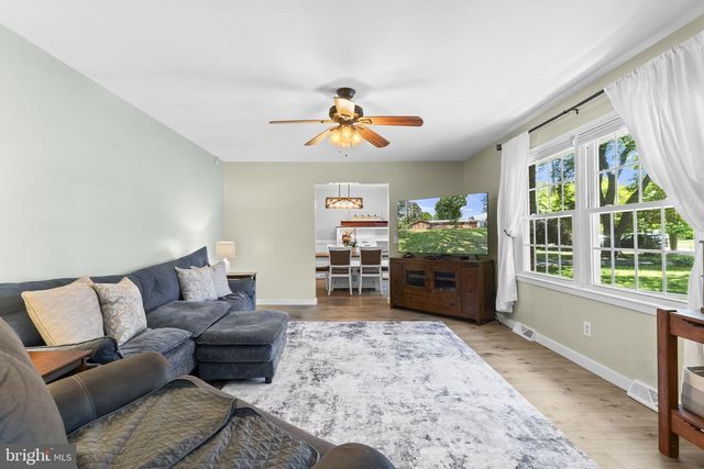 8221 HICKORY DR, King George, VA 22485