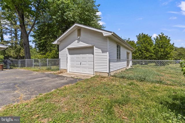 8221 HICKORY DR, King George, VA 22485