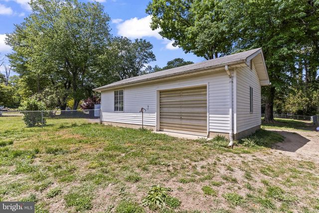 8221 HICKORY DR, King George, VA 22485