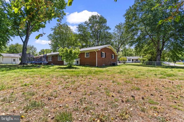 8221 HICKORY DR, King George, VA 22485