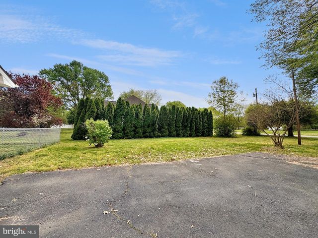 8221 HICKORY DR, King George, VA 22485
