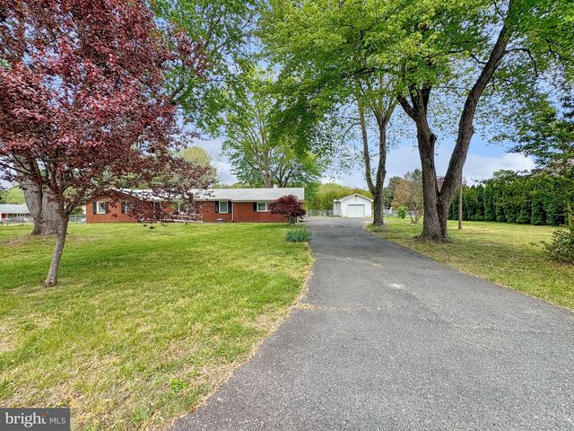 8221 HICKORY DR, King George, VA 22485