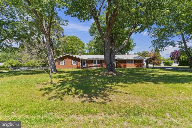 8221 HICKORY DR, King George, VA 22485