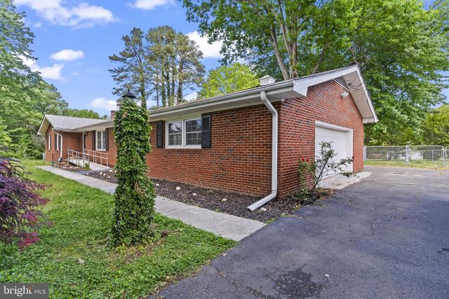 8221 HICKORY DR, King George, VA 22485