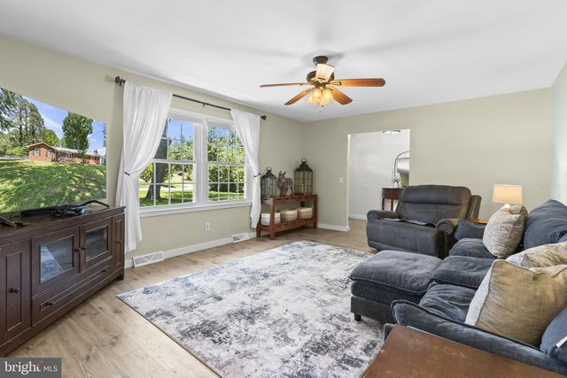 8221 HICKORY DR, King George, VA 22485