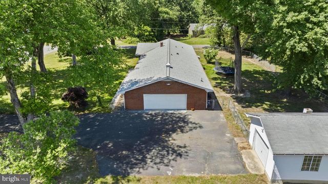8221 HICKORY DR, King George, VA 22485