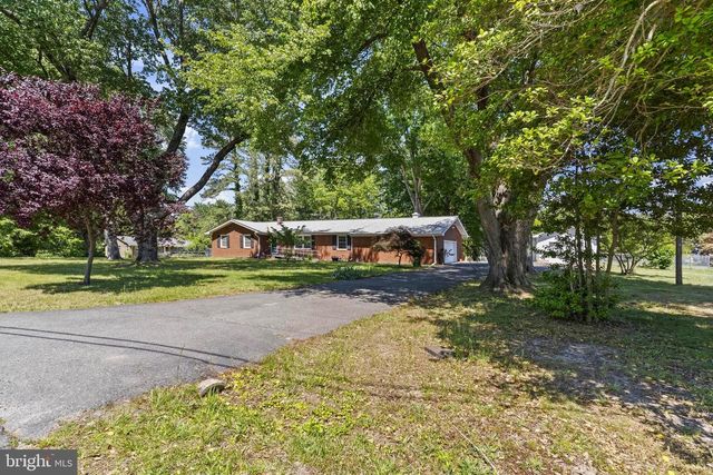 8221 HICKORY DR, King George, VA 22485