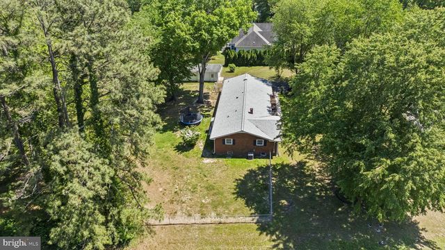 8221 HICKORY DR, King George, VA 22485