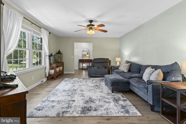 8221 HICKORY DR, King George, VA 22485