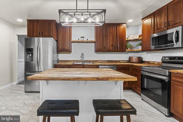 8221 HICKORY DR, King George, VA 22485
