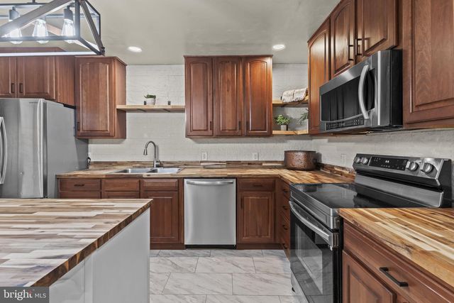 8221 HICKORY DR, King George, VA 22485