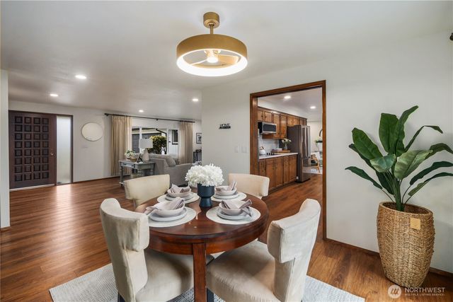 811 16Th Street NW, Puyallup, WA 98371