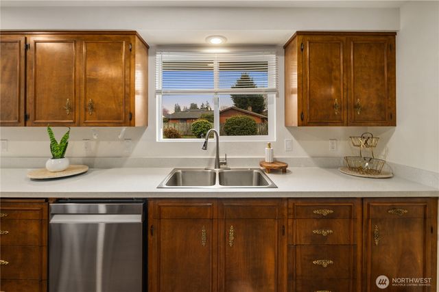 811 16Th Street NW, Puyallup, WA 98371