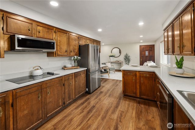 811 16Th Street NW, Puyallup, WA 98371