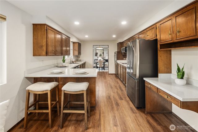 811 16Th Street NW, Puyallup, WA 98371