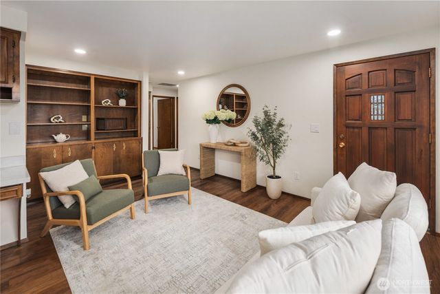 811 16Th Street NW, Puyallup, WA 98371