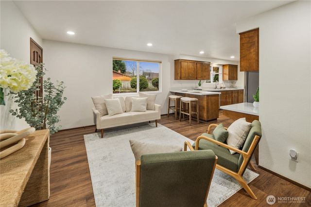 811 16Th Street NW, Puyallup, WA 98371