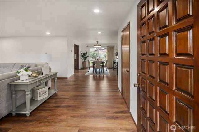 811 16Th Street NW, Puyallup, WA 98371