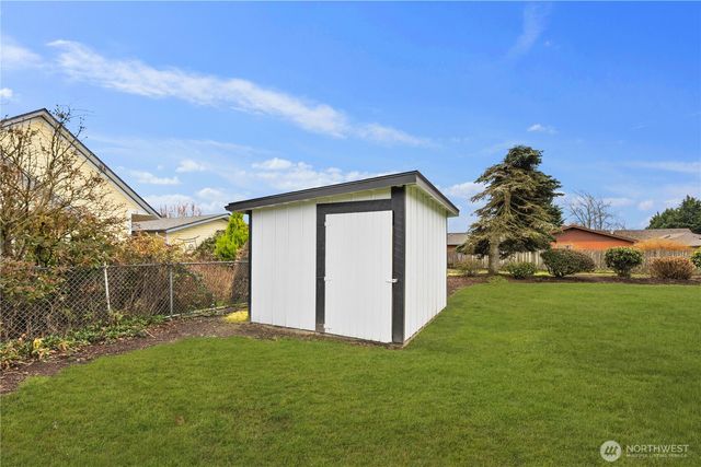 811 16Th Street NW, Puyallup, WA 98371