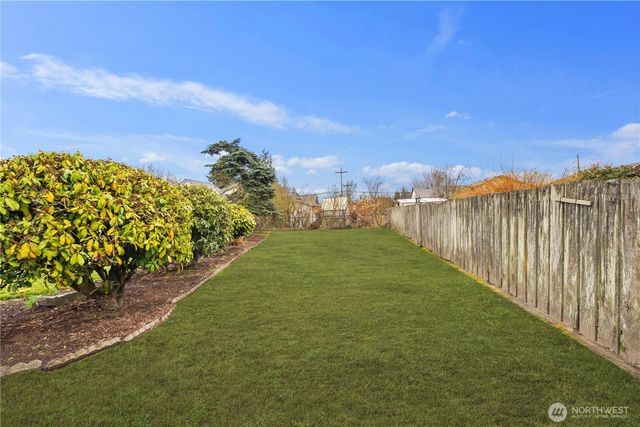 811 16Th Street NW, Puyallup, WA 98371