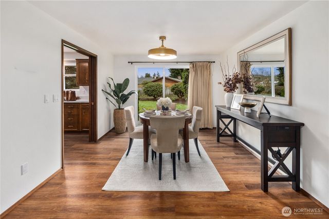 811 16Th Street NW, Puyallup, WA 98371