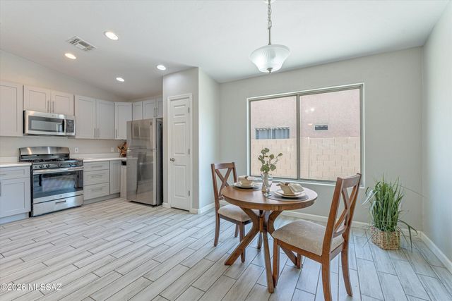 6443 W Elk Falls Way, Tucson, AZ 85757