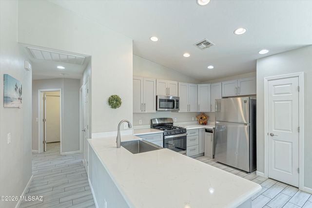 6443 W Elk Falls Way, Tucson, AZ 85757
