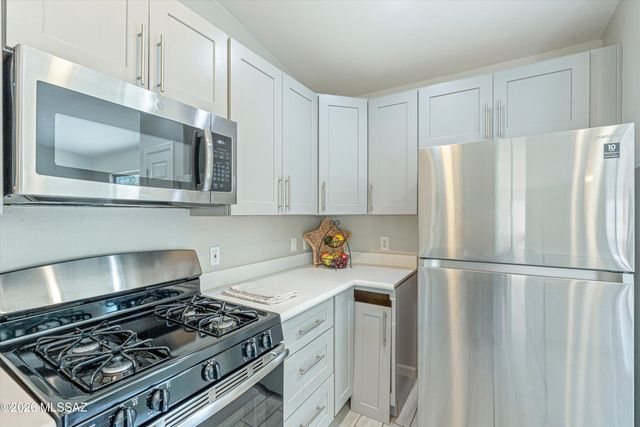 6443 W Elk Falls Way, Tucson, AZ 85757