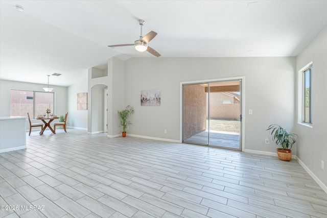 6443 W Elk Falls Way, Tucson, AZ 85757