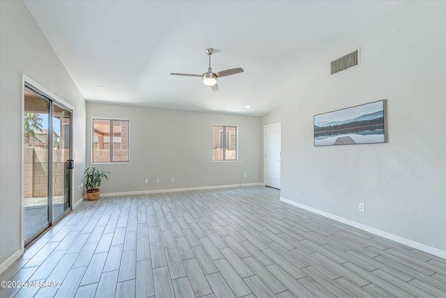 6443 W Elk Falls Way, Tucson, AZ 85757